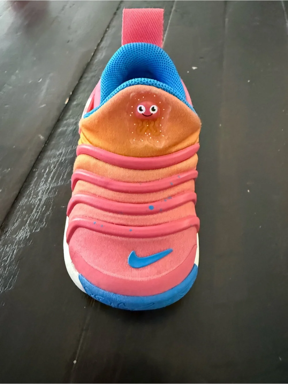 Nike dynamo GO SE, Kids Pink, Orange & Blue Slip-On Sneakers